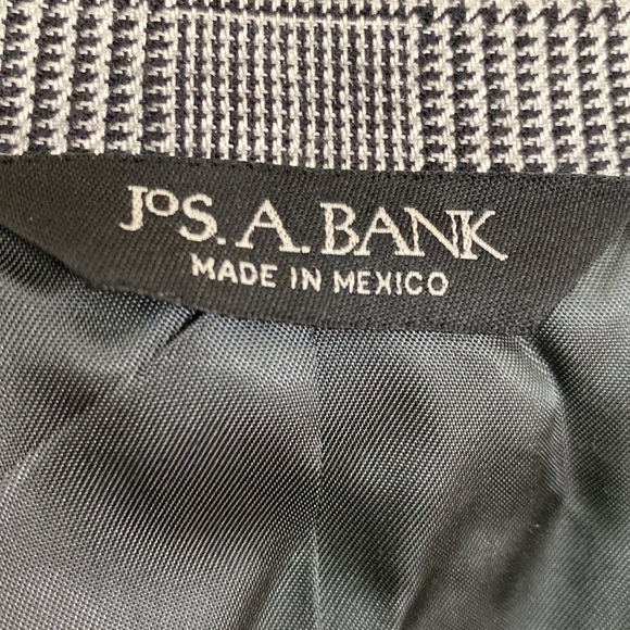 Jos. A BANKS Glens Plaid Mens Suit - Picture 12 of 12